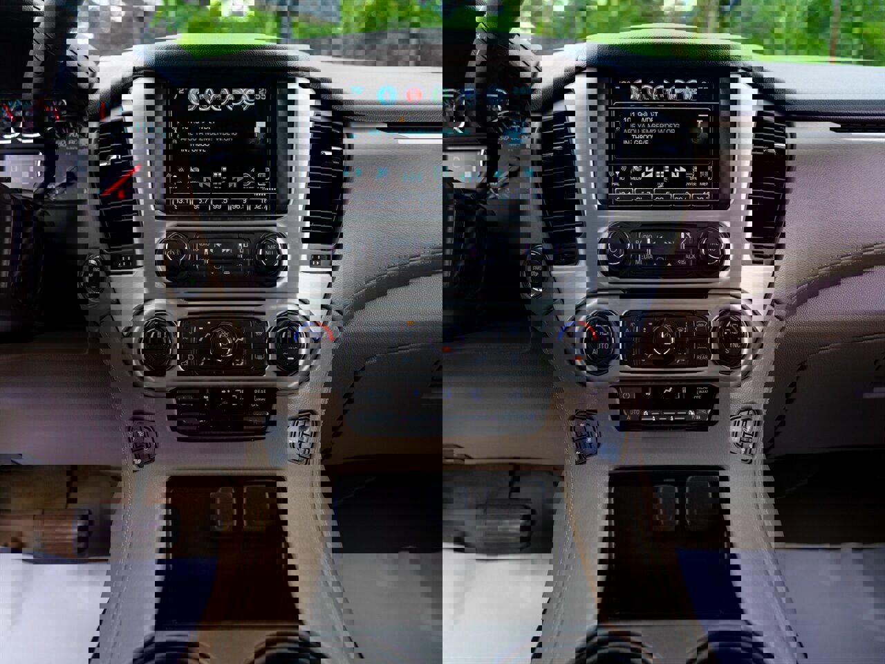 Used 2017 GMC Yukon SLT w/ Open Road Package image 37