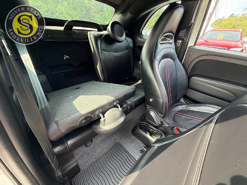 Used 2013 FIAT 500 Abarth w/ Beats Audio Pkg FWD image 19