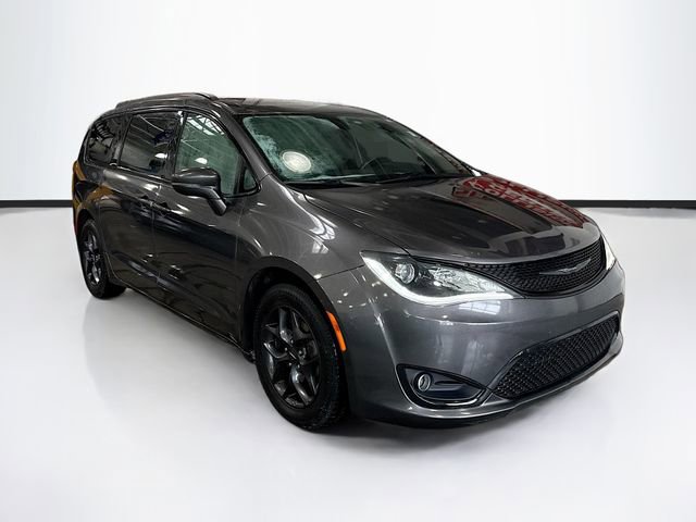 Used 2019 Chrysler Pacifica Limited w/ S Appearance Package image 3