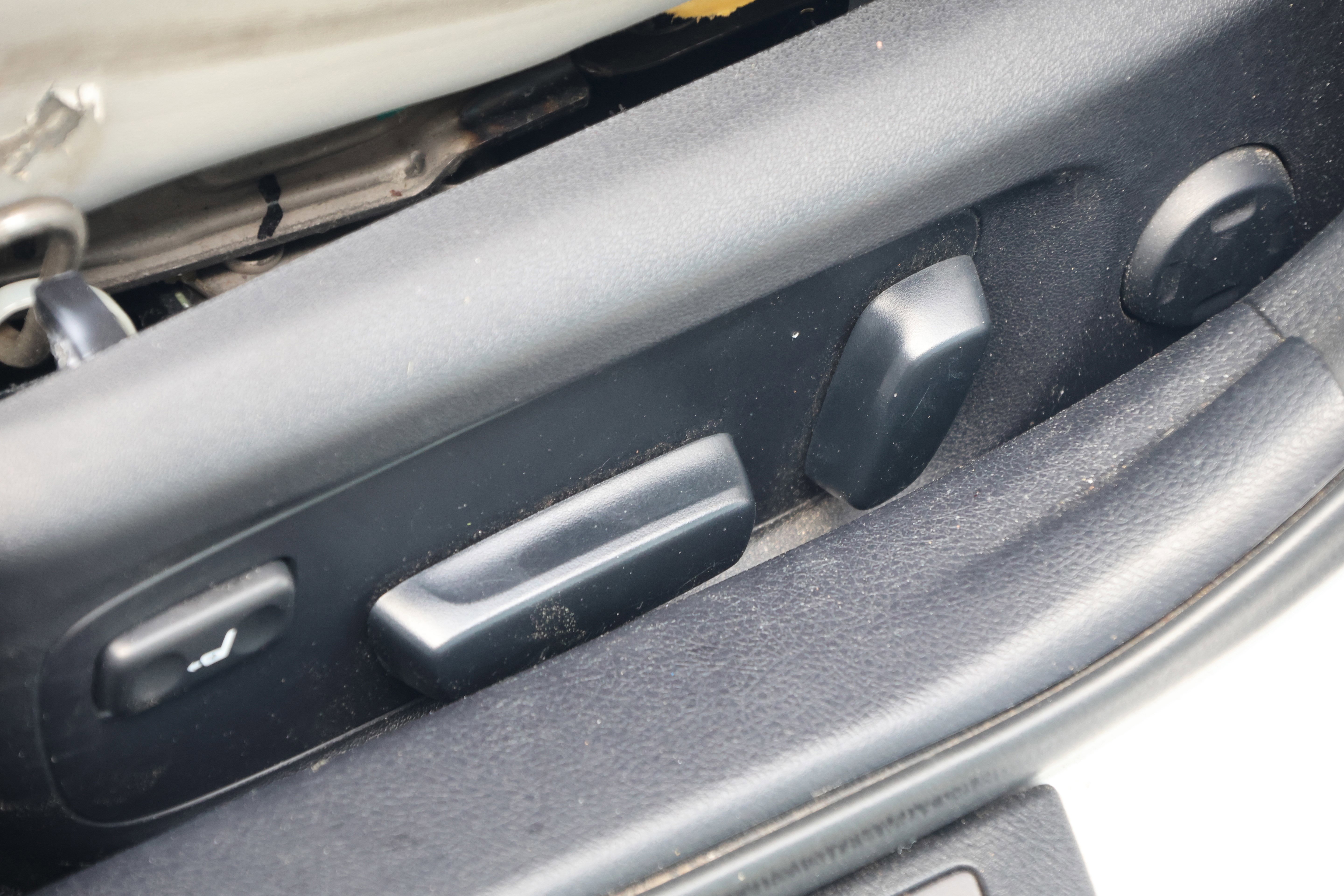 Used 2013 Toyota Avalon Limited image 32