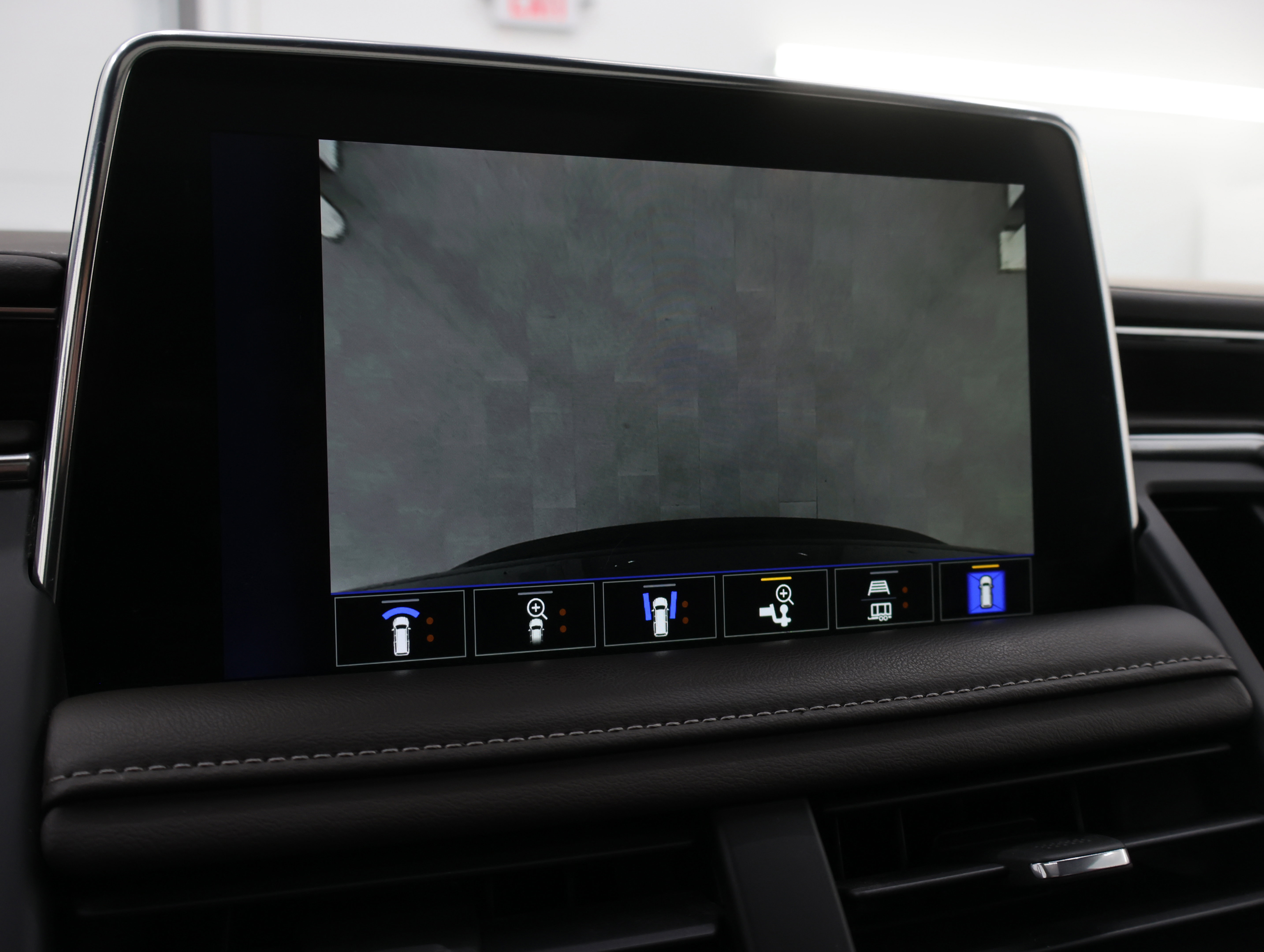 Used 2022 Chevrolet Tahoe Z71 w/ Z71 Off-Road Package image 25