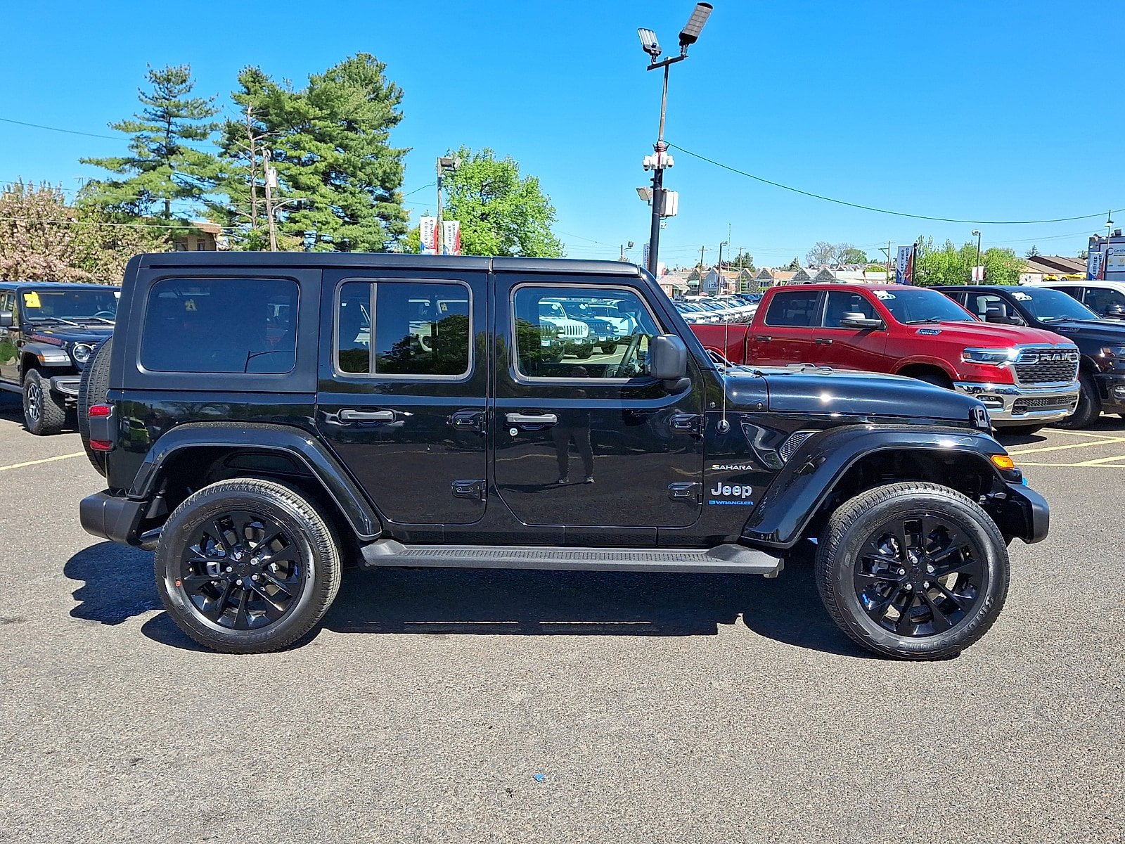 Used 2023 Jeep Wrangler Sahara w/ Cold Weather Group image 7