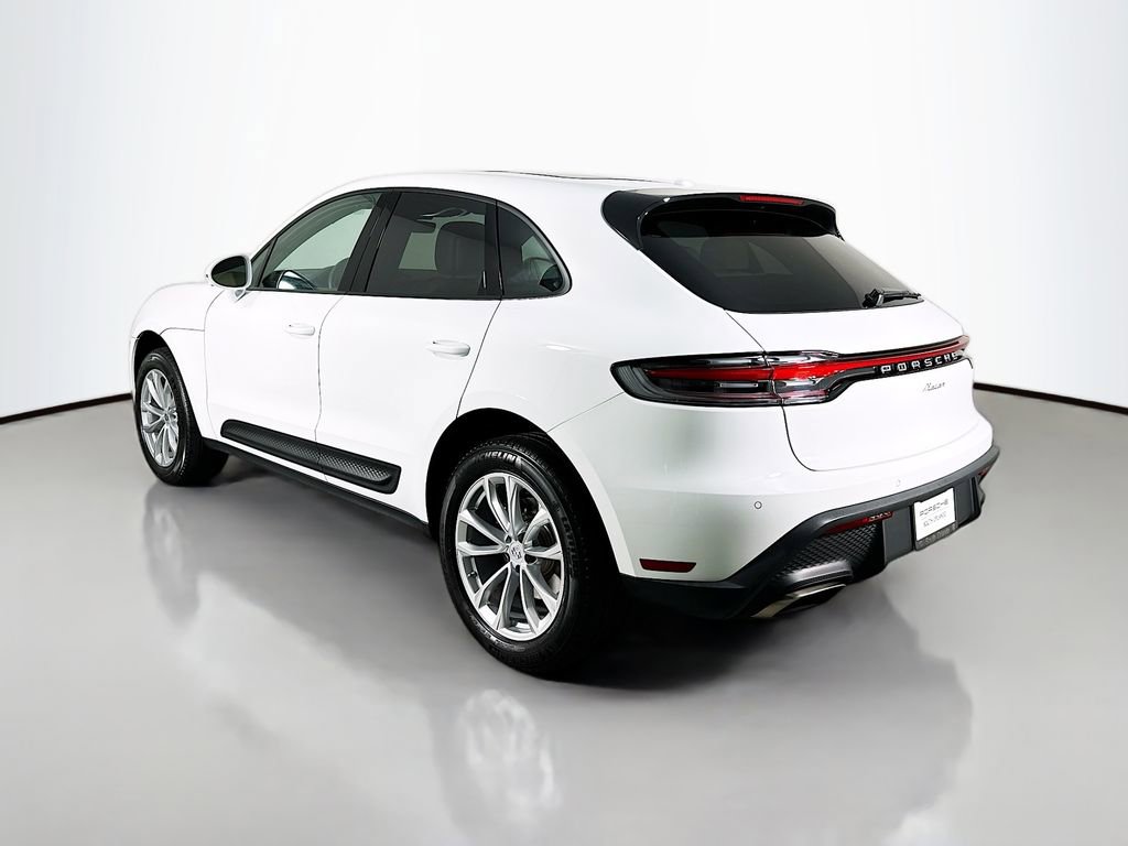 Used 2025 Porsche Macan image 3
