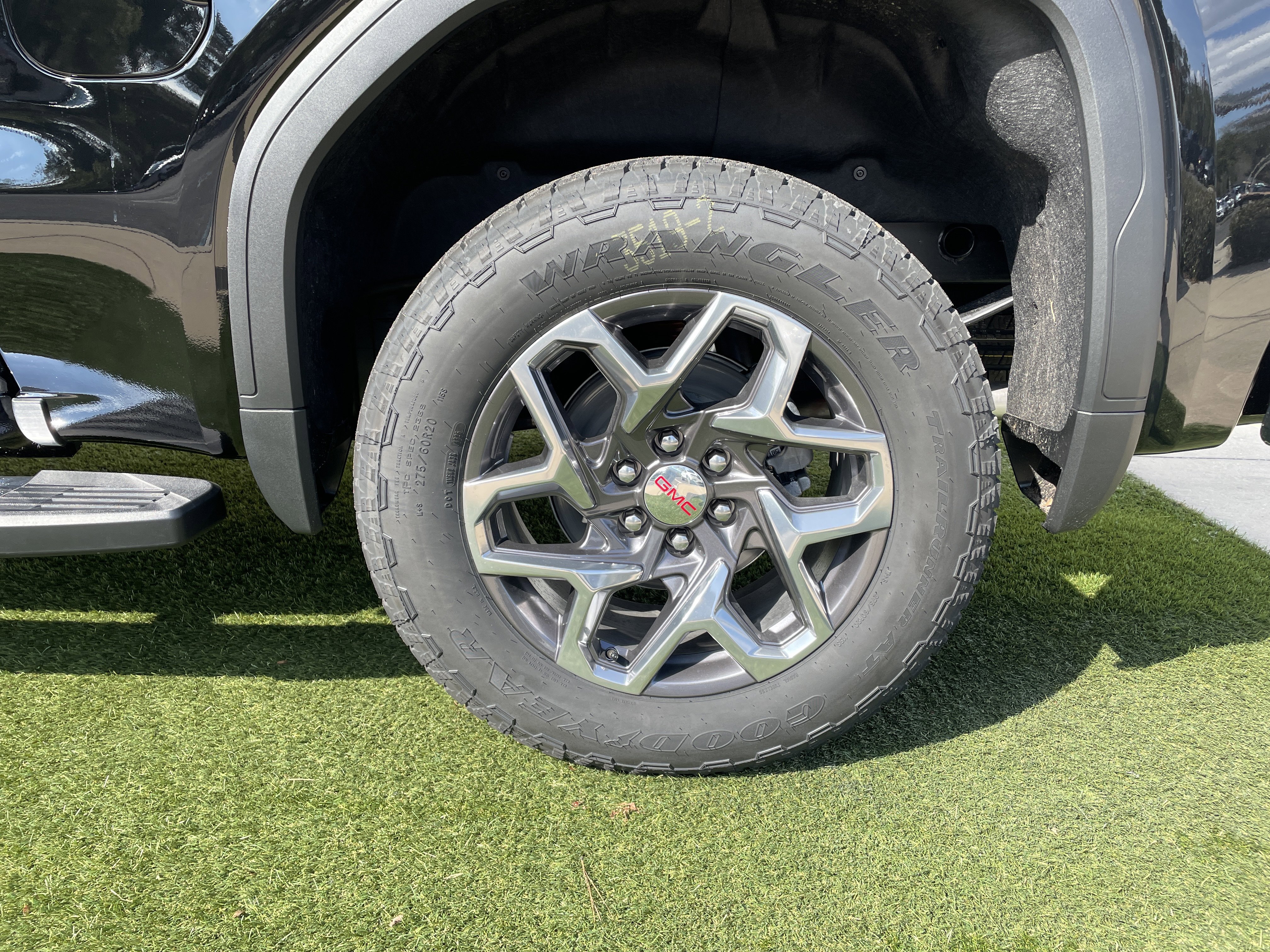 New 2026 GMC Sierra 1500 SLT w/ SLT Premium Package image 8