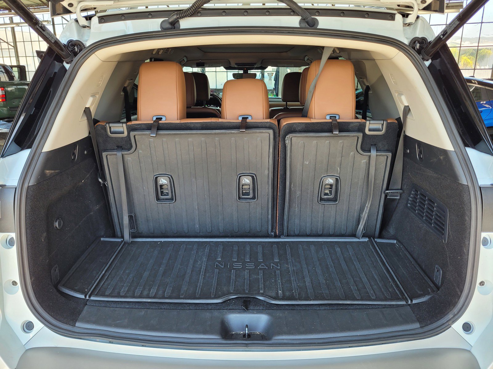 Certified 2025 Nissan Pathfinder Platinum AWD/4WD image 19