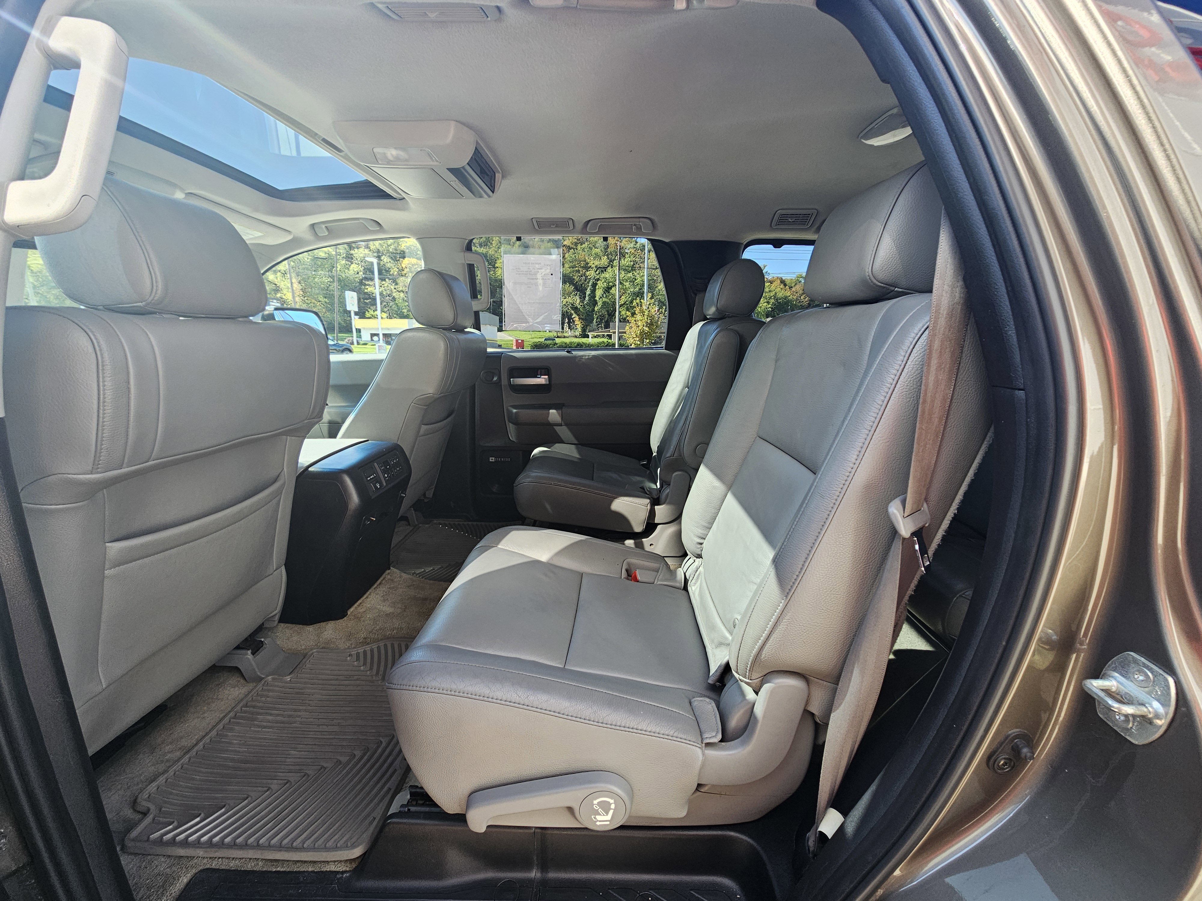 Used 2010 Toyota Sequoia Limited image 16