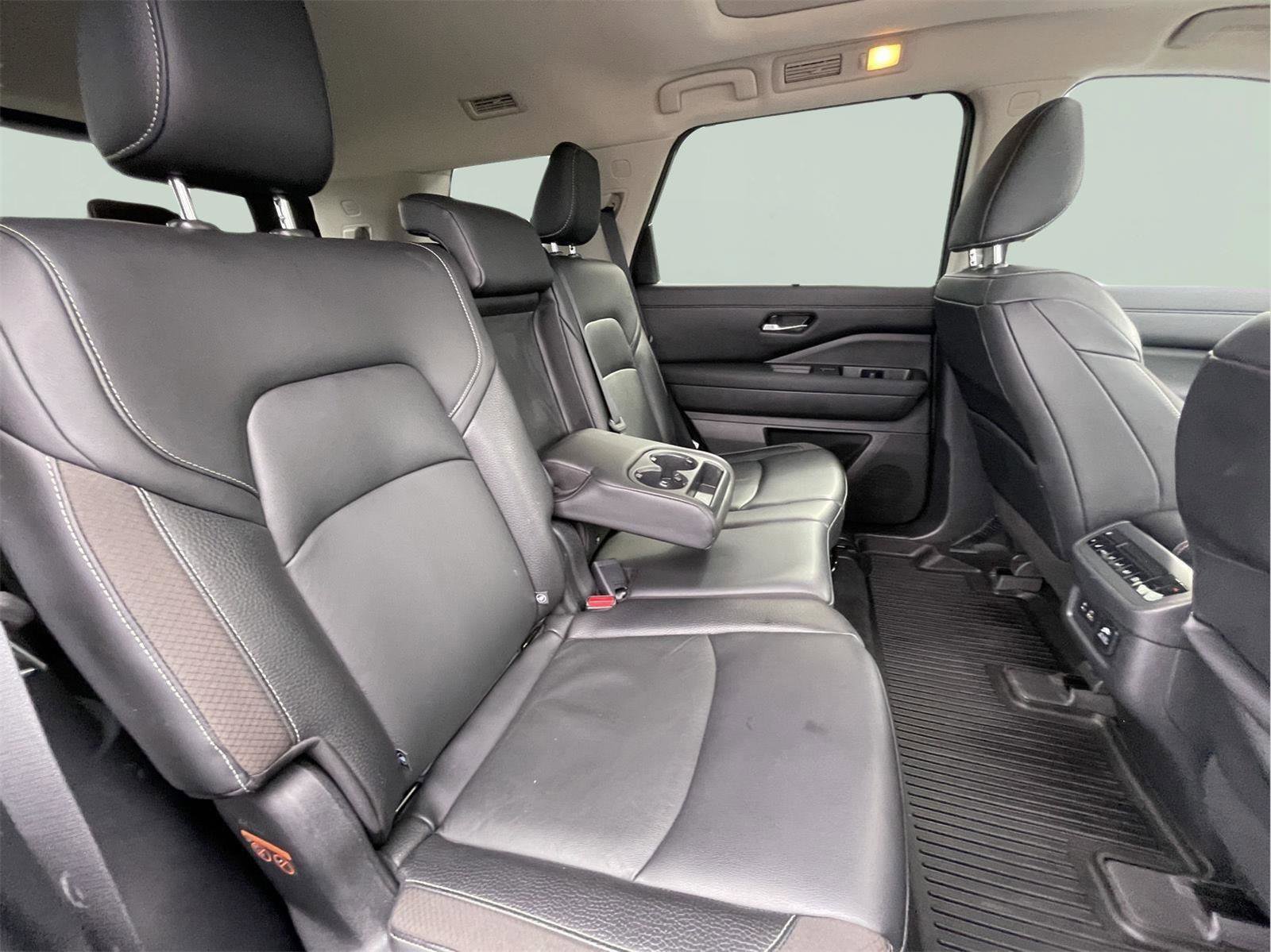 Used 2022 Nissan Pathfinder SL AWD/4WD image 21