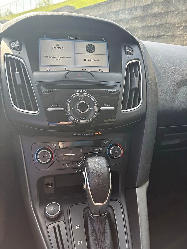 Used 2017 Ford Focus SEL FWD image 6