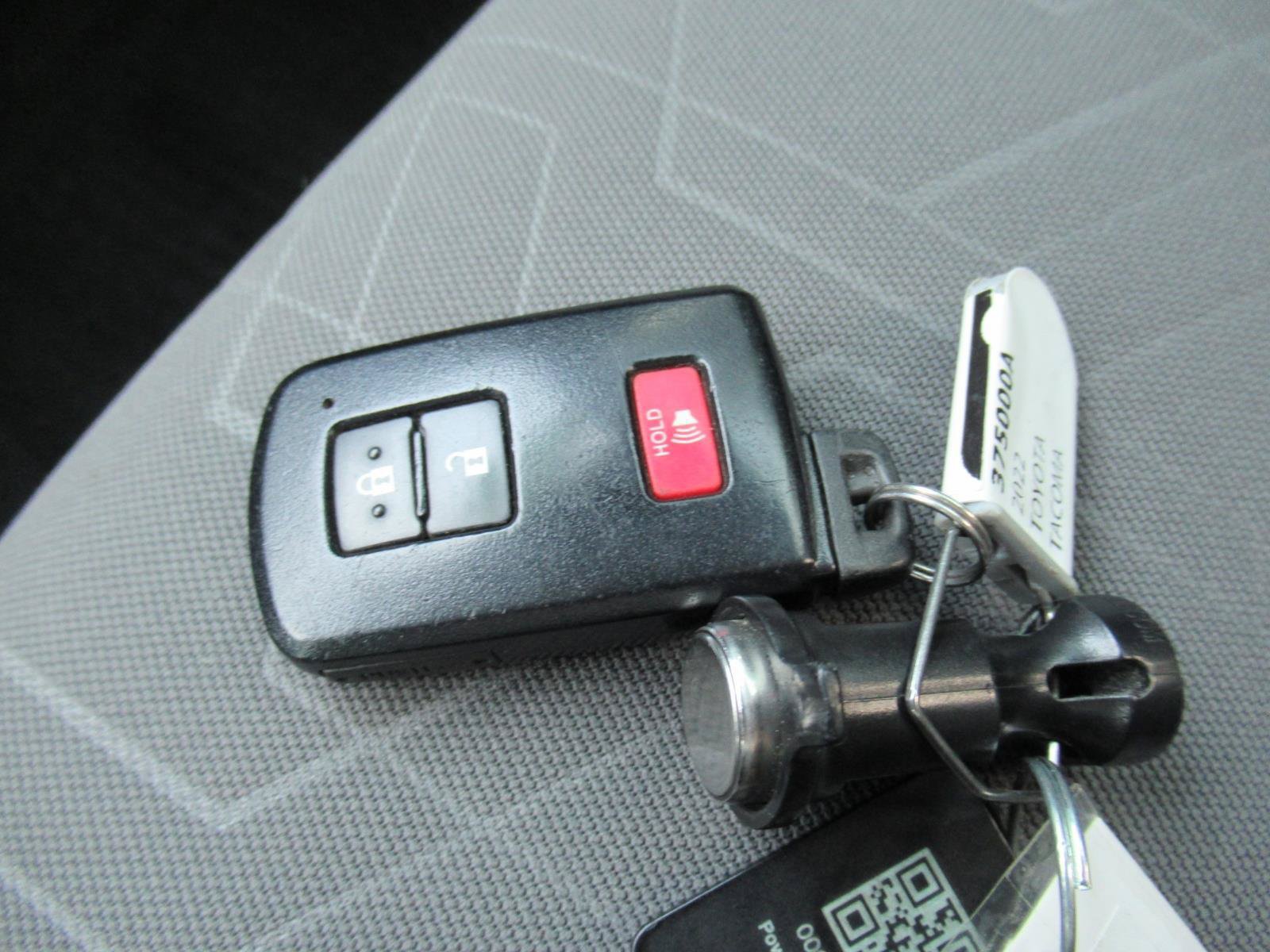 Used 2022 Toyota Tacoma TRD Sport w/ Technology Package RWD image 28