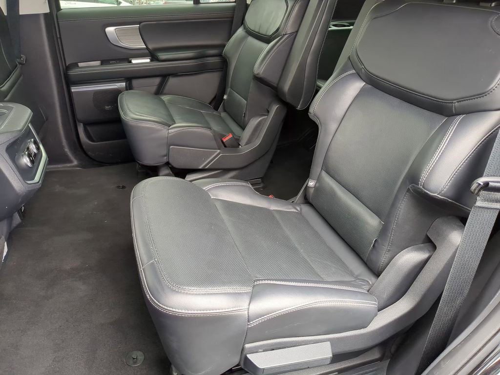 Used 2025 Ford Expedition Platinum image 28