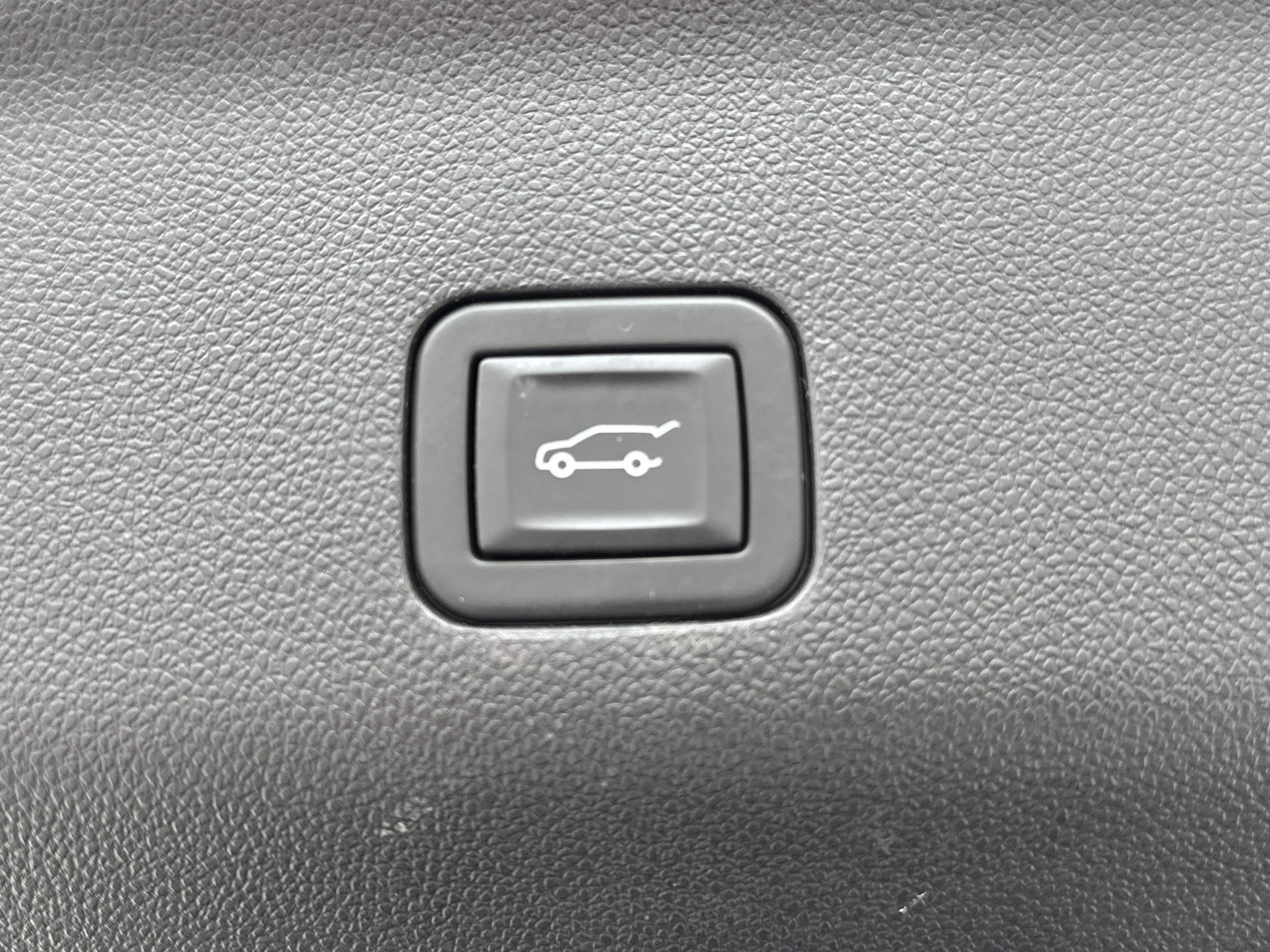 Used 2023 GMC Yukon XL Denali Ultimate w/ LPO, Floor Liner Package AWD/4WD image 20