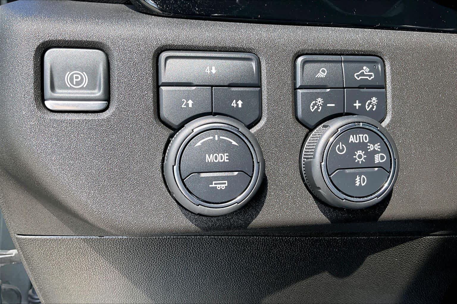 Certified 2024 Chevrolet Silverado 2500 LT AWD/4WD image 35