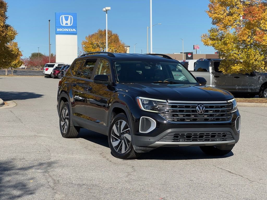 Used 2024 Volkswagen Atlas SE image 1