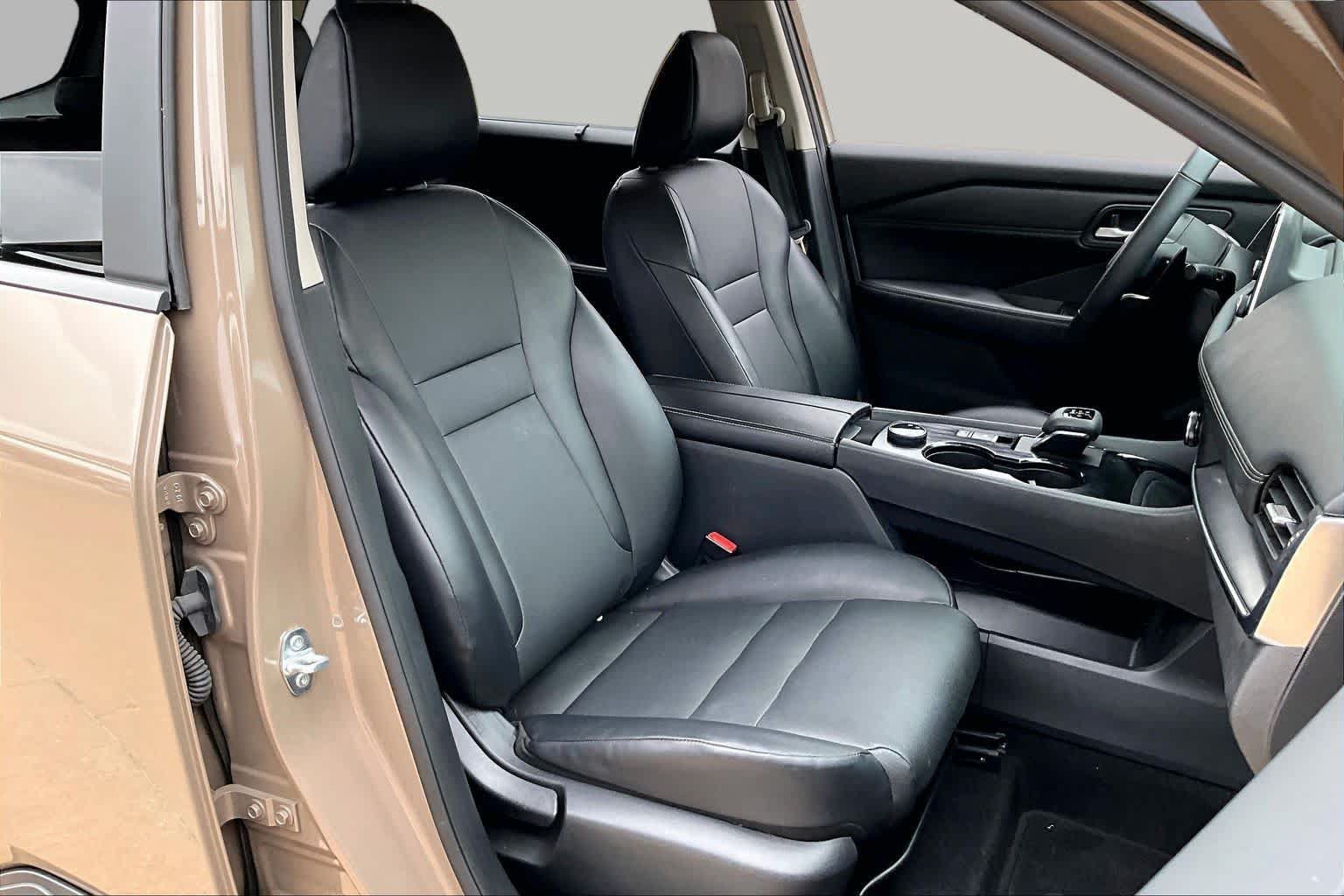 Used 2024 Nissan Rogue SV w/ SV Premium Package AWD/4WD image 9
