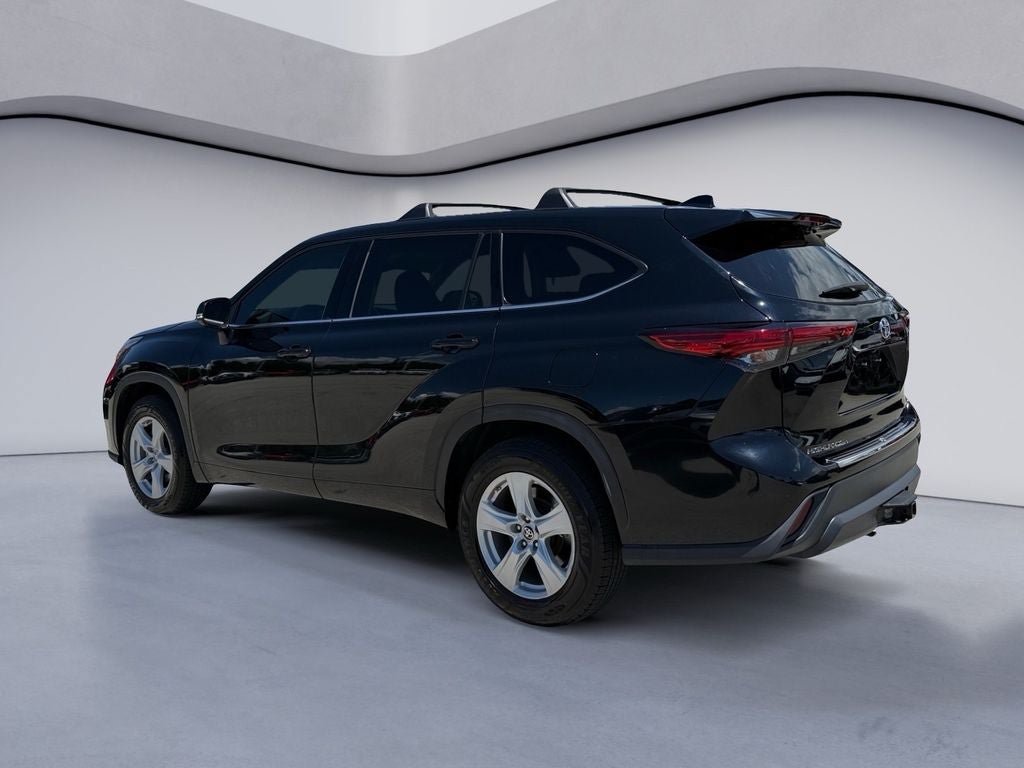 Used 2020 Toyota Highlander L FWD image 3