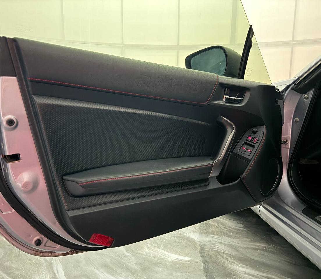 Used 2015 Scion FR-S RWD image 17