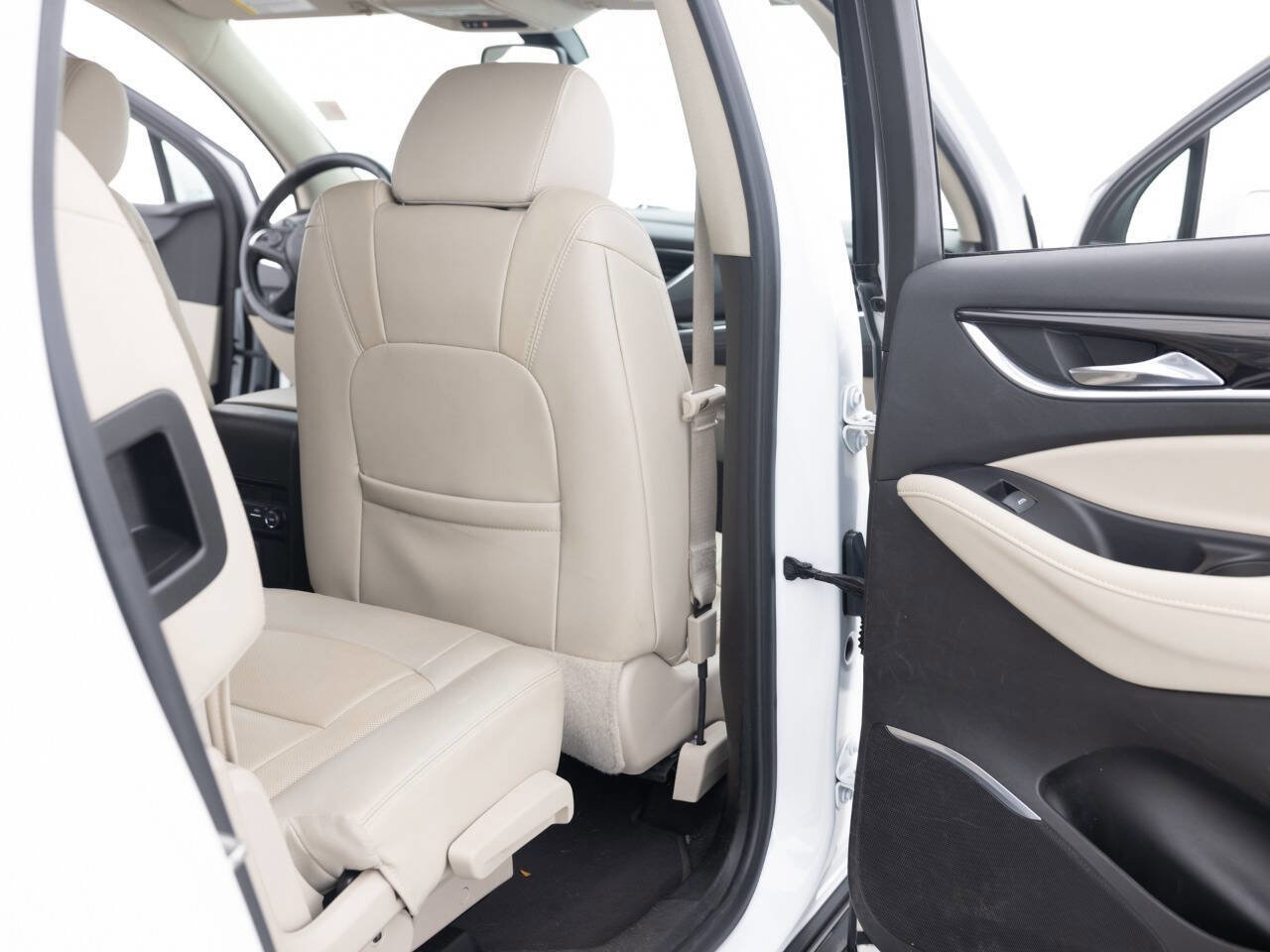 Used 2019 Buick Enclave Essence AWD/4WD image 30