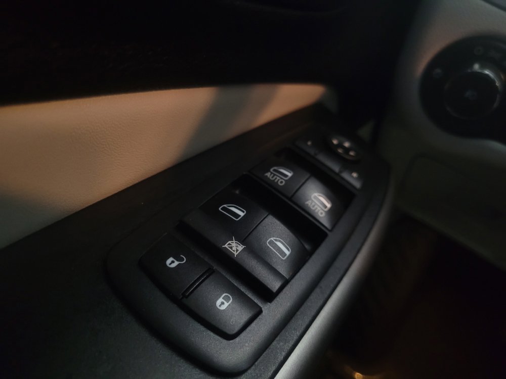 Used 2020 Jeep Cherokee Limited AWD/4WD image 27