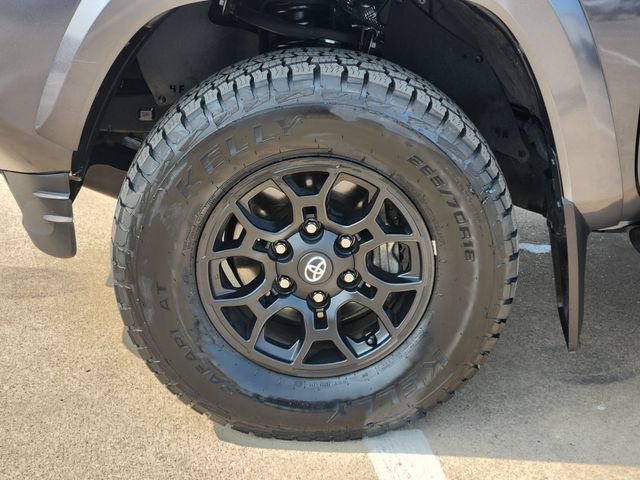 Used 2022 Toyota Tacoma SR5 RWD image 17