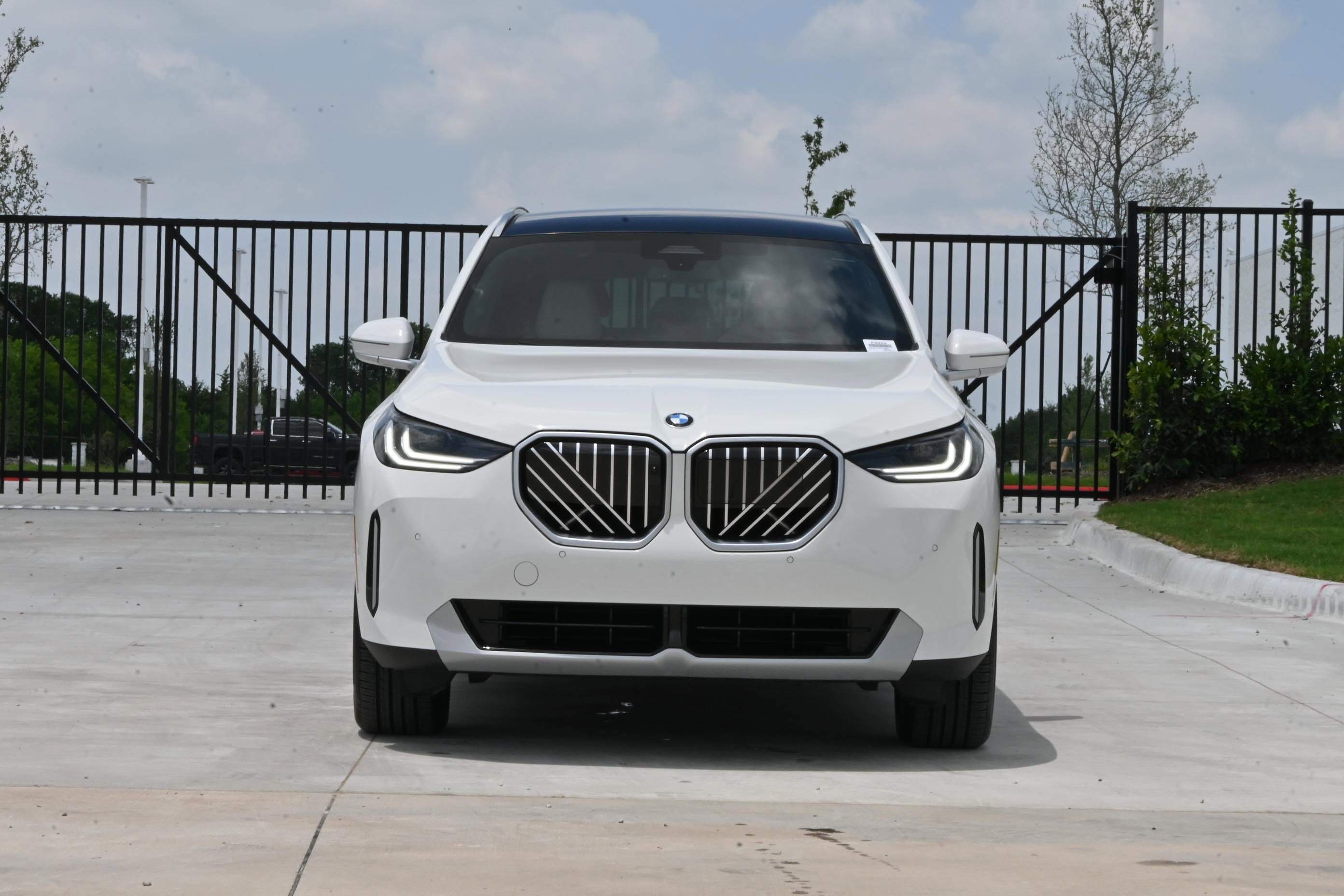 Certified 2025 BMW X3 xDrive30i w/ Premium Package AWD/4WD image 3
