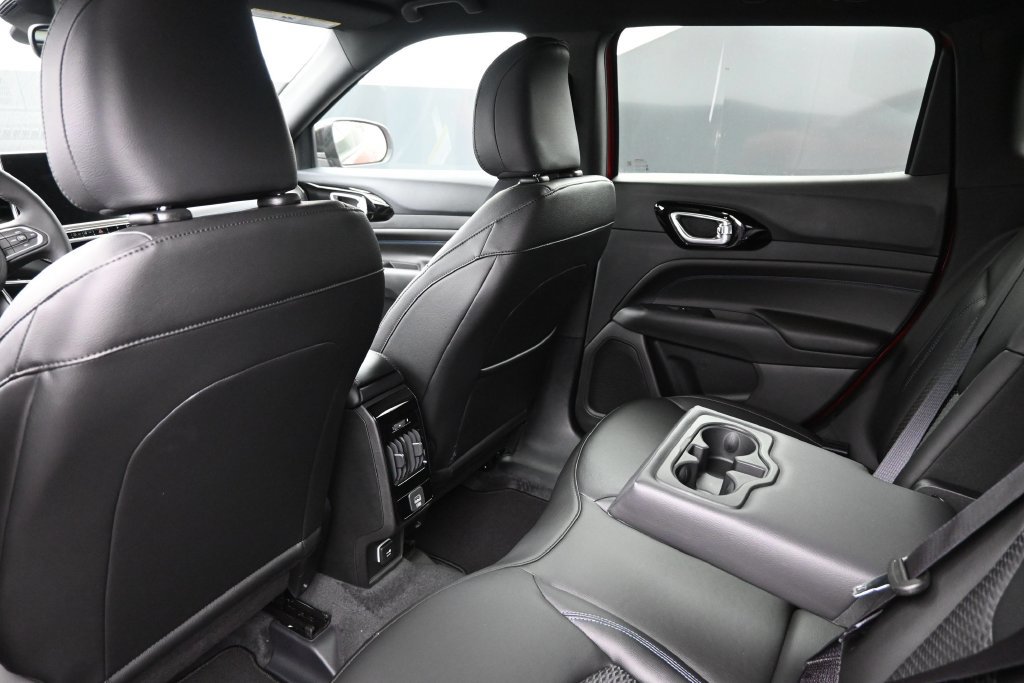 New 2026 Jeep Compass Latitude AWD/4WD image 19