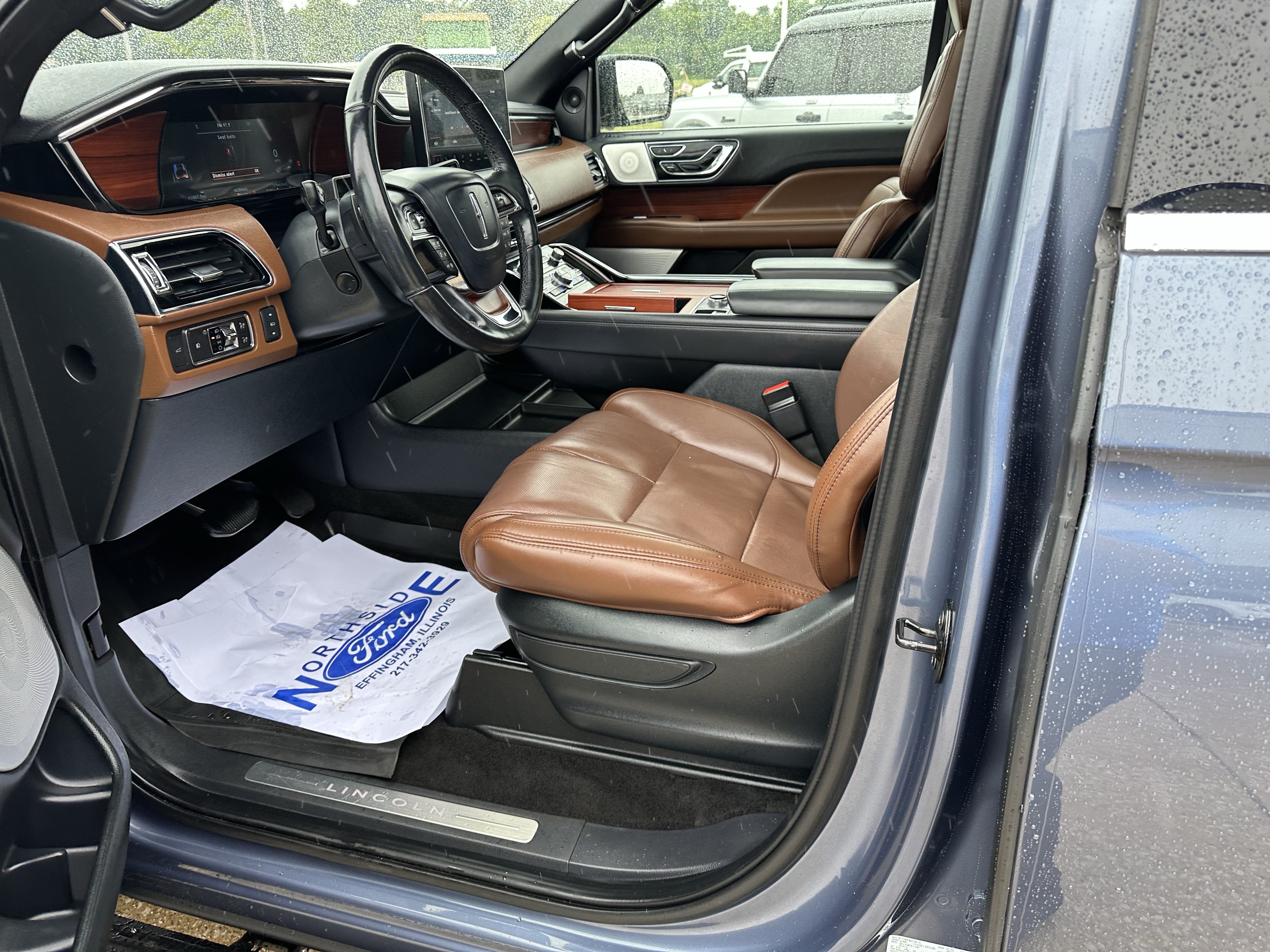 Used 2023 Lincoln Navigator Reserve AWD/4WD image 12