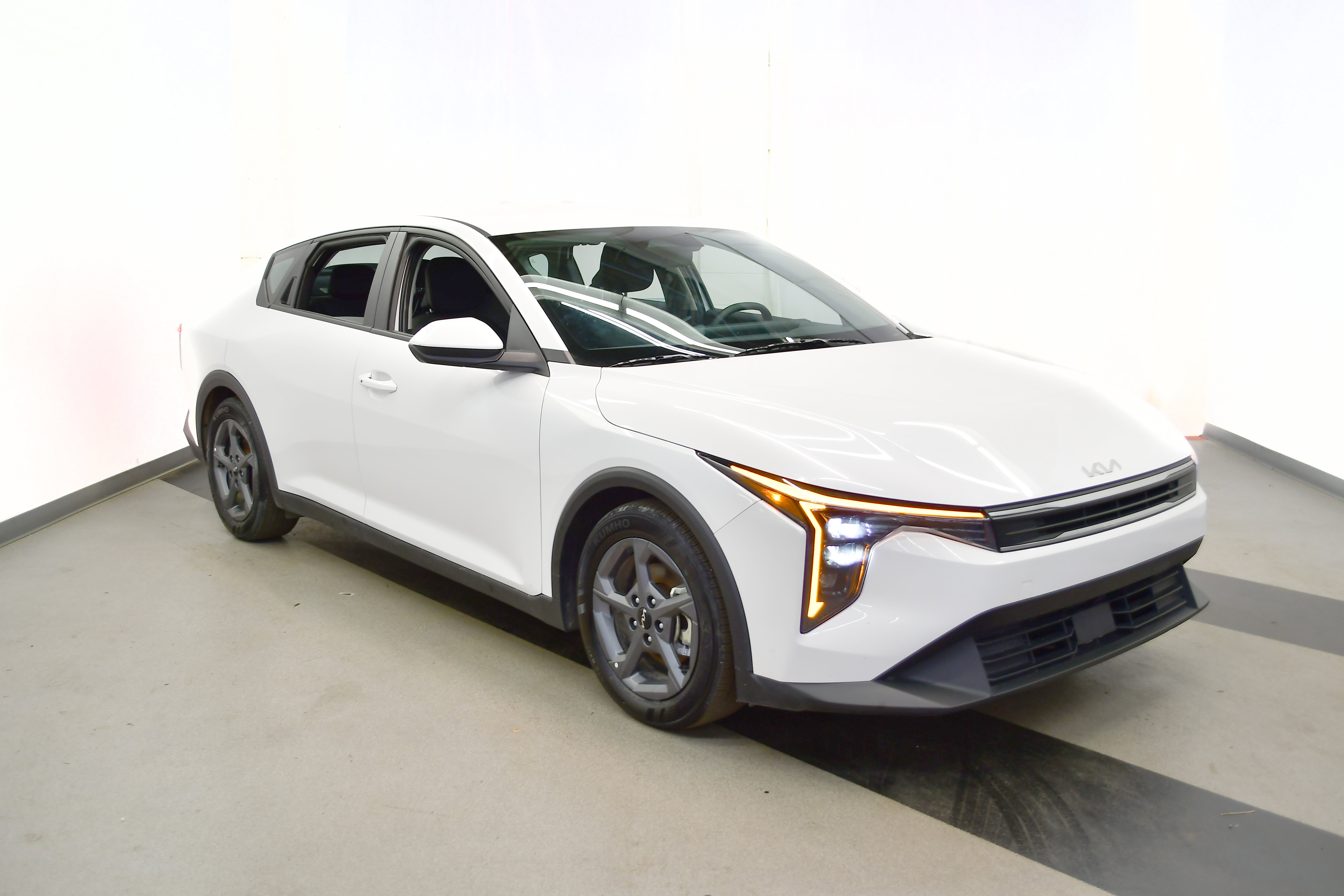 Used 2025 Kia K4 FWD image 2