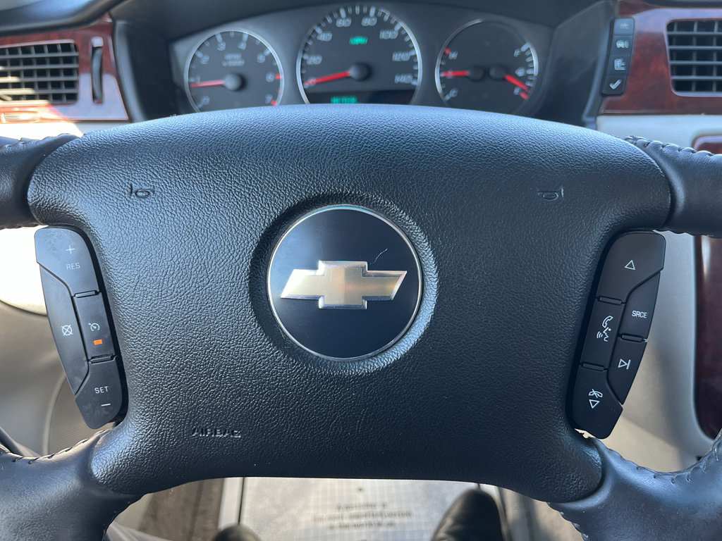 Used 2009 Chevrolet Impala LTZ FWD image 17