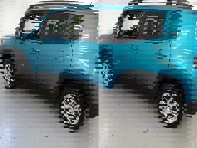 Certified 2022 Jeep Renegade Latitude AWD/4WD image 18