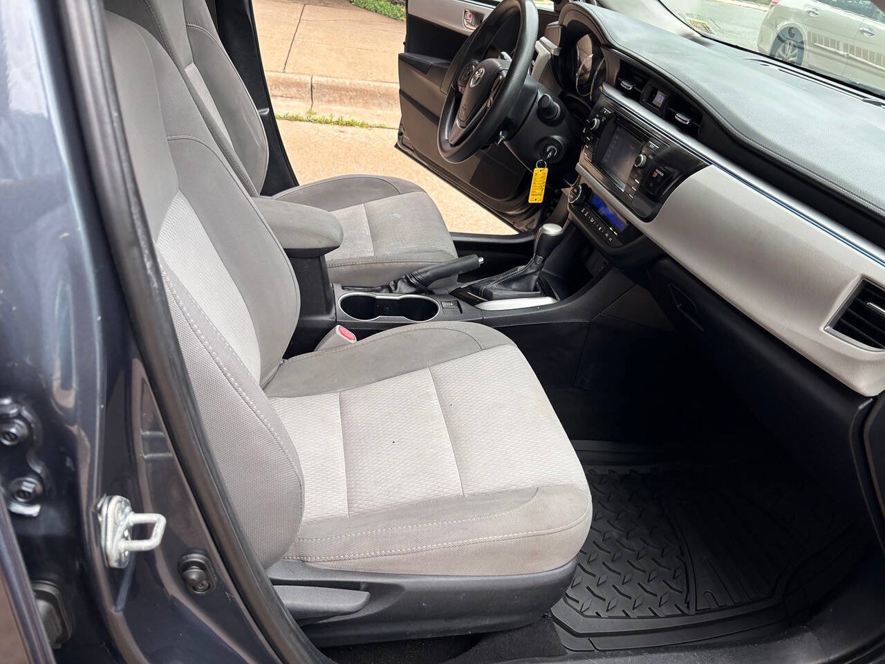 Used 2015 Toyota Corolla LE FWD image 24