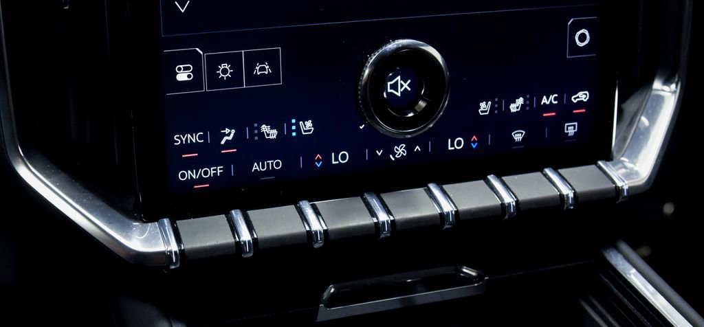 Used 2025 GMC Acadia Denali image 26