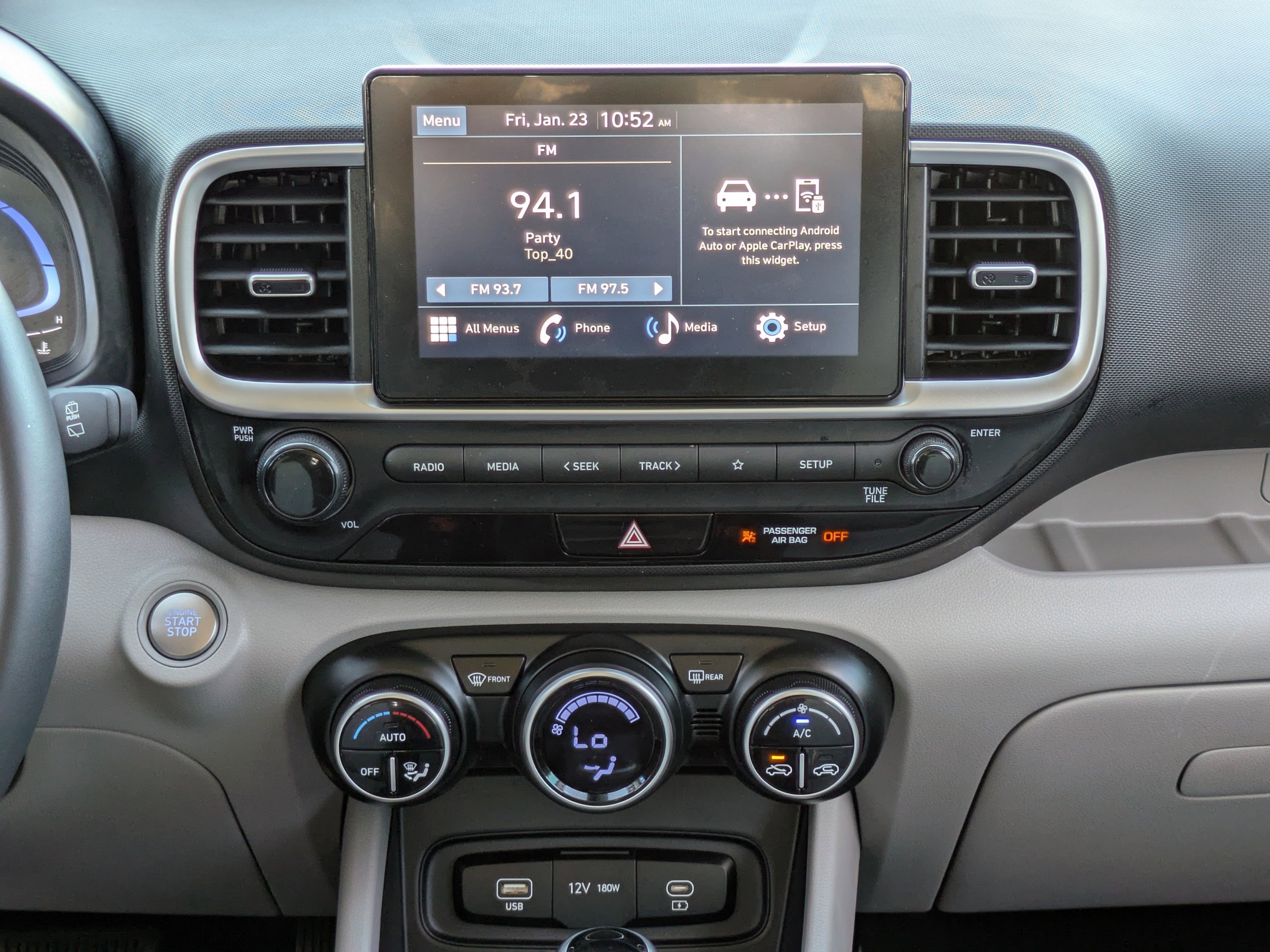 Used 2024 Hyundai Venue SEL image 21