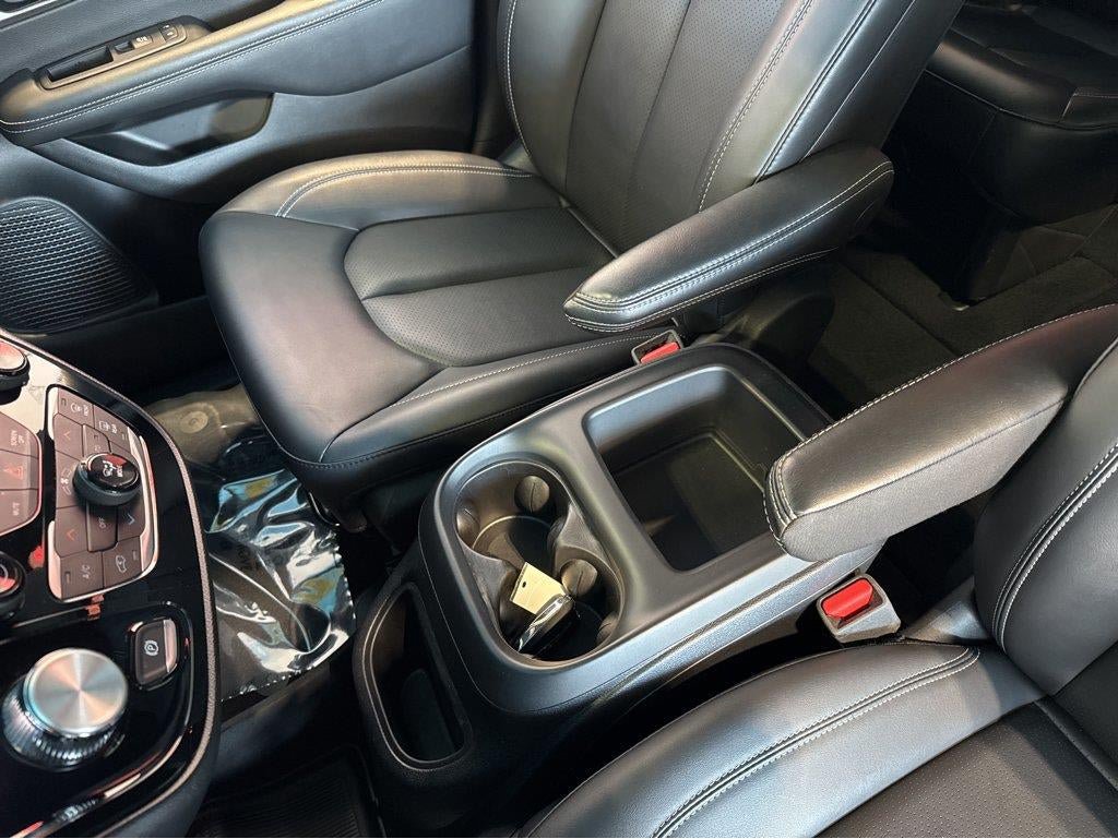 Used 2025 Chrysler Pacifica Select FWD image 33