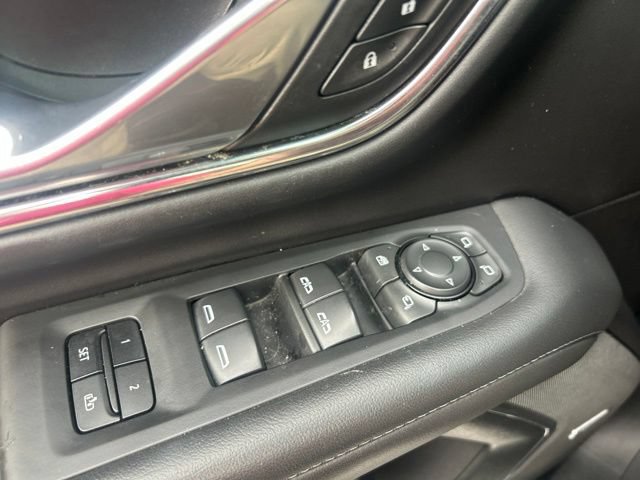 Used 2023 Chevrolet Tahoe Z71 w/ Luxury Package AWD/4WD image 16