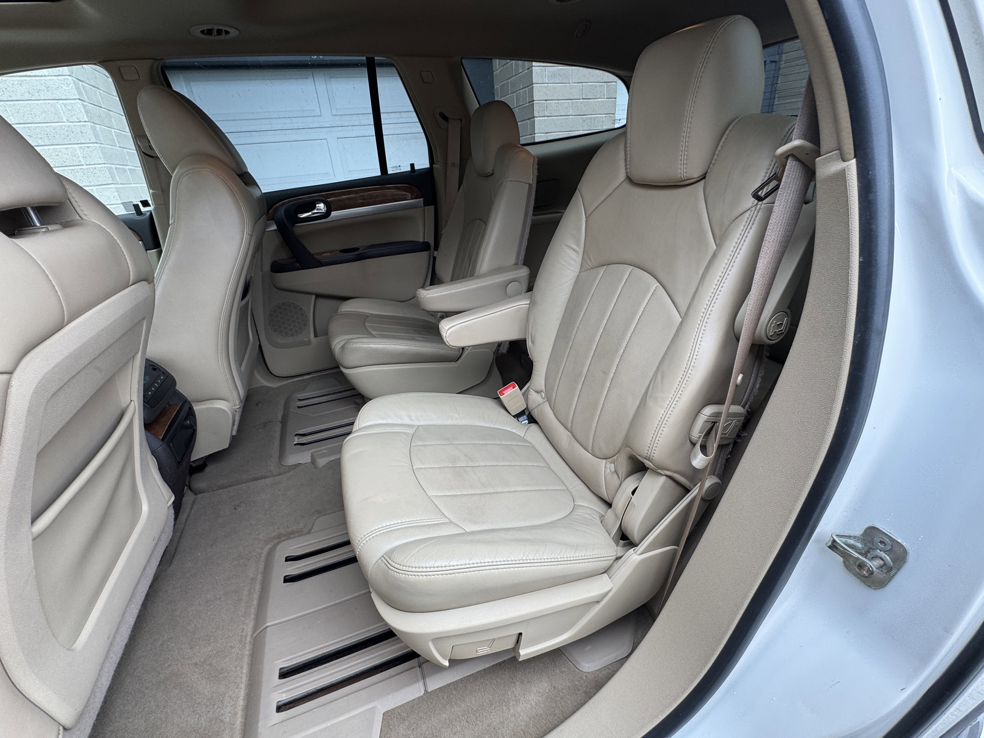 Used 2010 Buick Enclave CXL w/ Trailering Provision Package AWD/4WD image 30