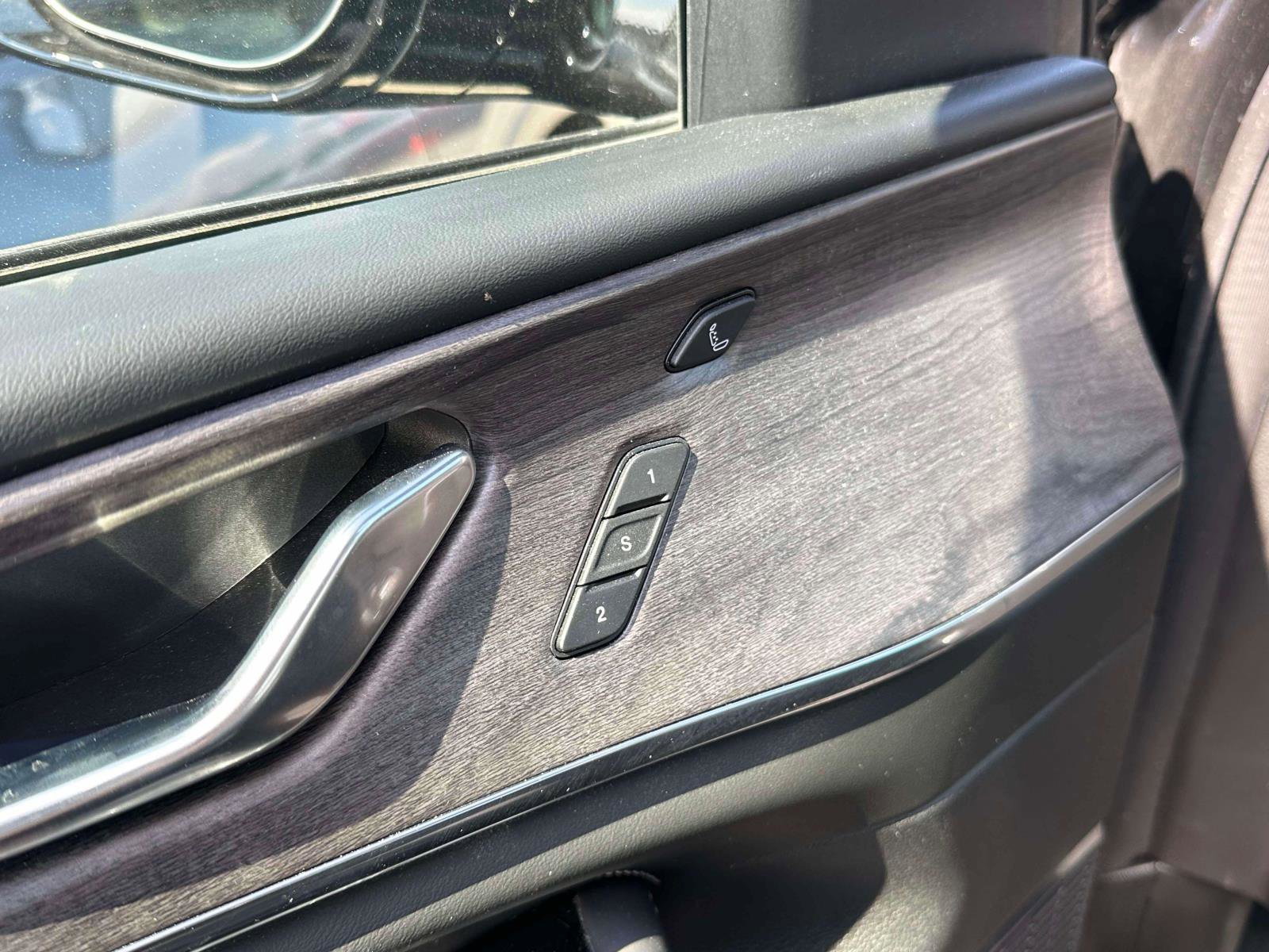 Used 2023 Jeep Grand Cherokee Overland w/ Luxury Tech Group IV image 17