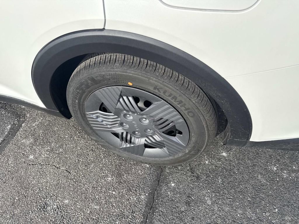 New 2025 Kia K4 LX image 5