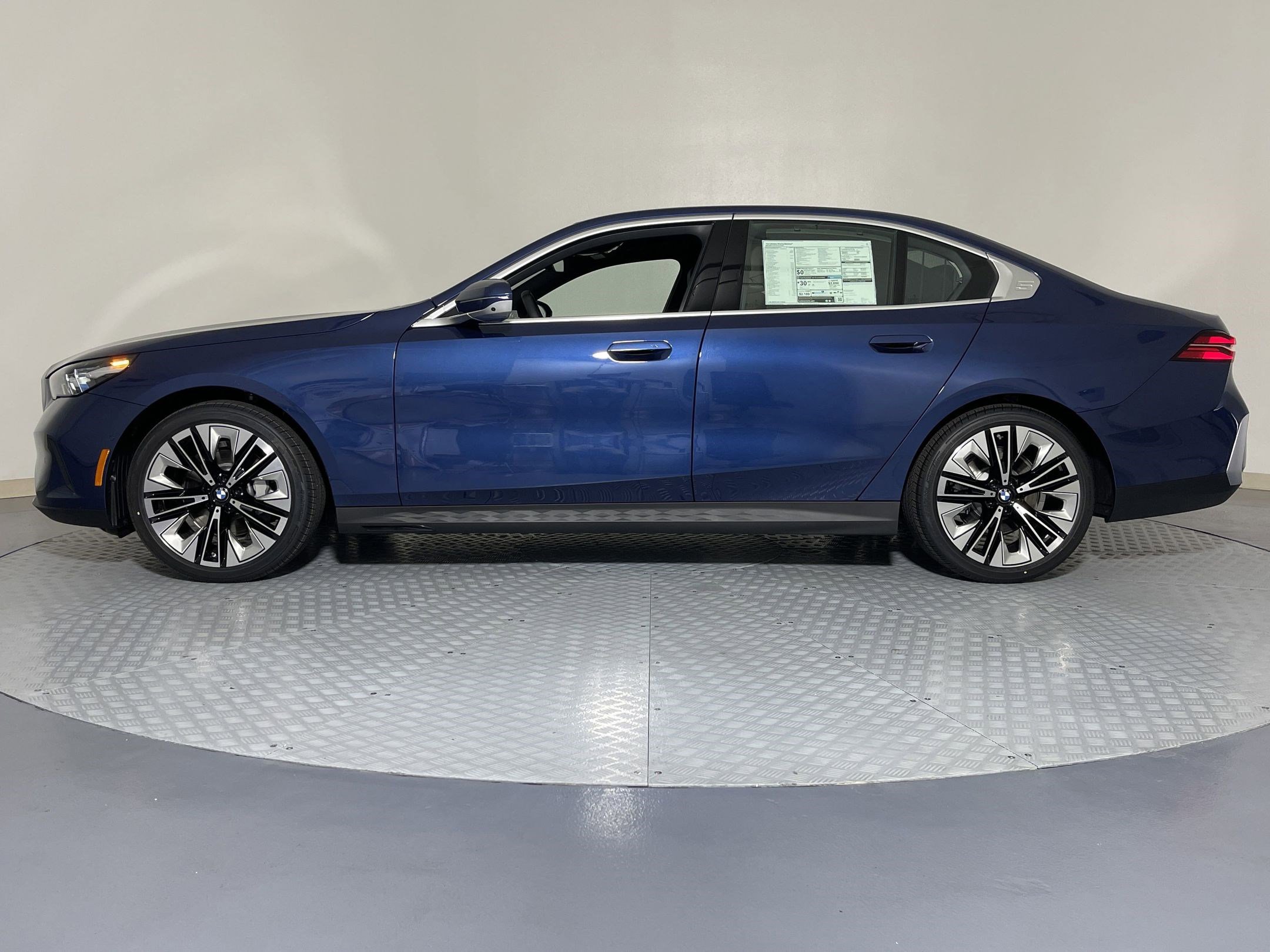 Used 2026 BMW 530i xDrive w/ Executive Package image 2