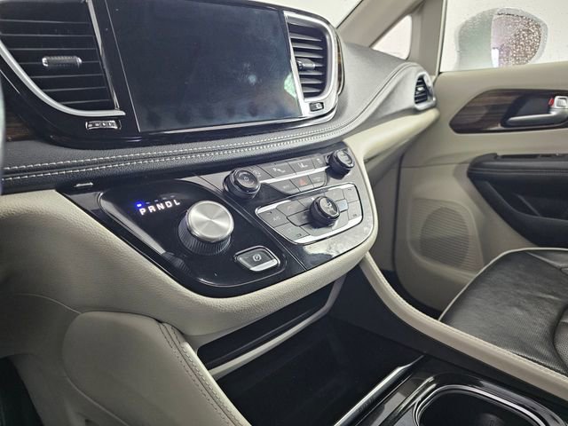 Used 2021 Chrysler Pacifica Limited image 30