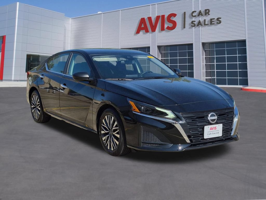 Used 2025 Nissan Altima 2.5 SV FWD image 3