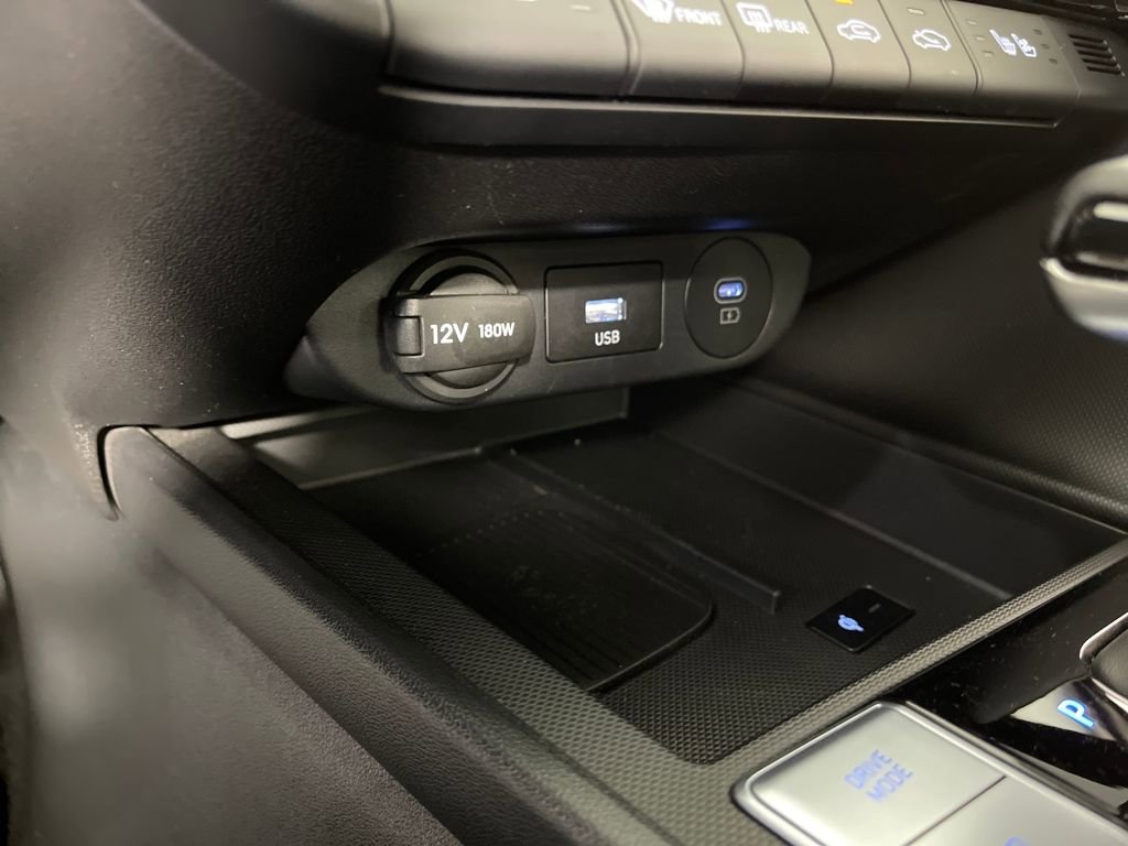 Certified 2025 Hyundai Elantra Limited image 32