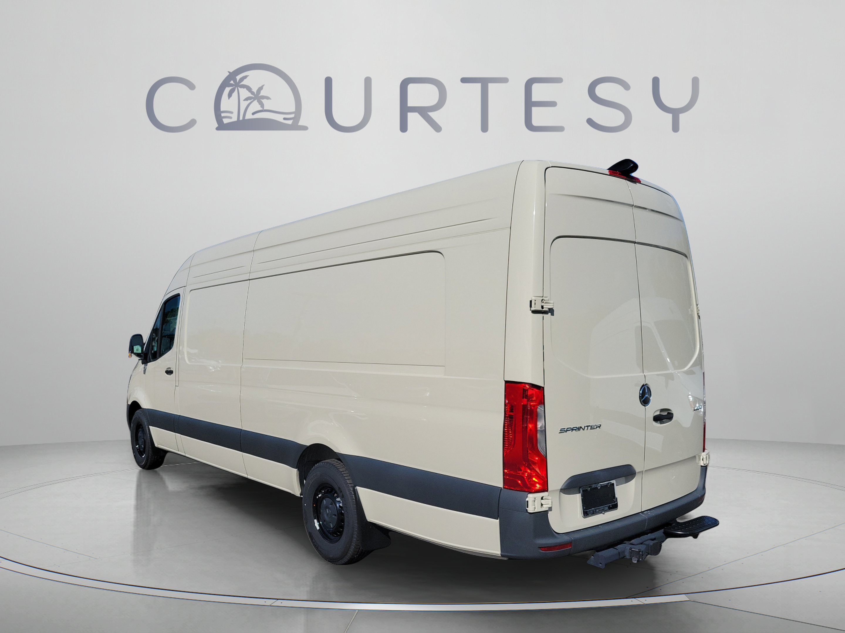 Used 2025 Mercedes-Benz Sprinter 2500 image 2