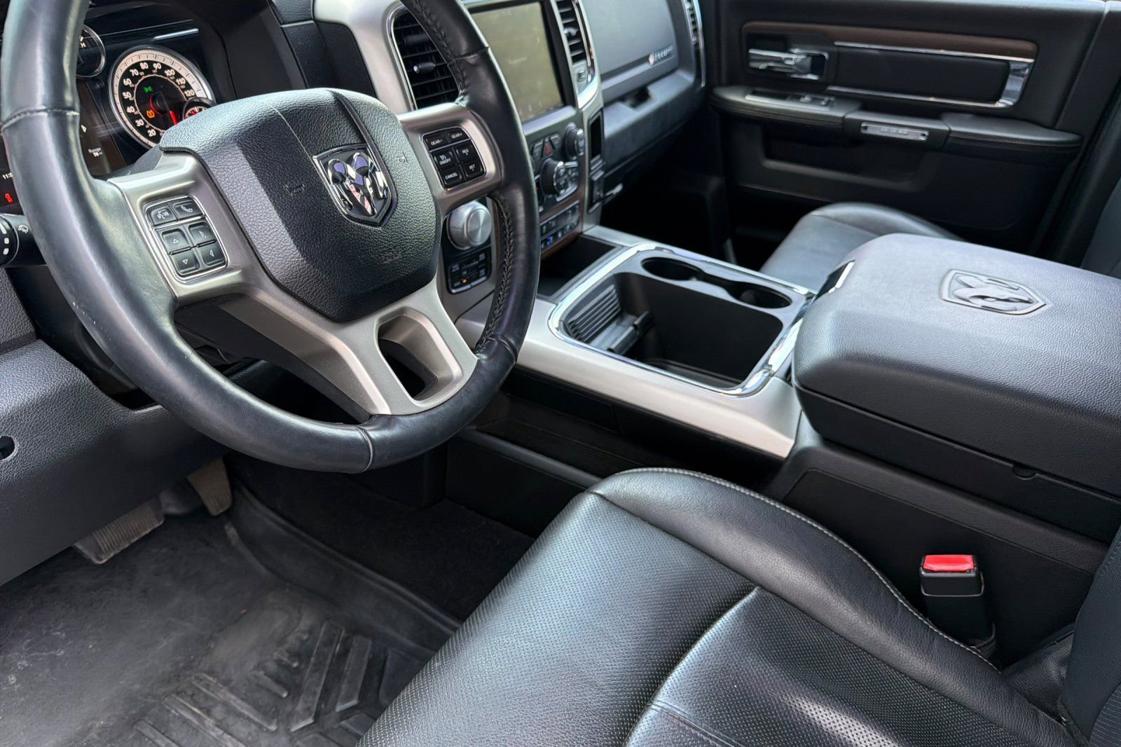Used 2018 RAM 1500 Laramie w/ Convenience Group AWD/4WD image 10
