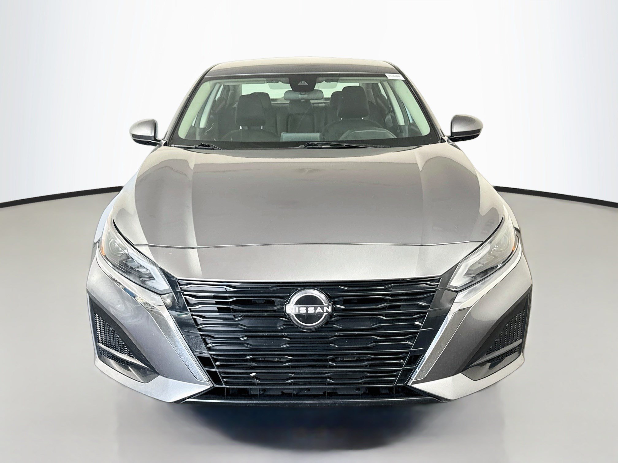Used 2023 Nissan Altima 2.5 SV FWD image 2