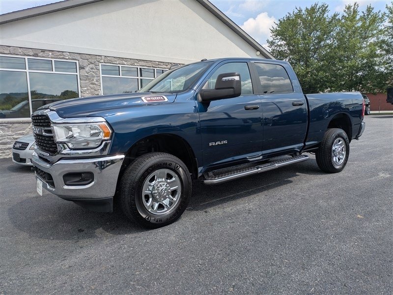 Used 2024 RAM 2500 Big Horn w/ Bed Utility Group image 1