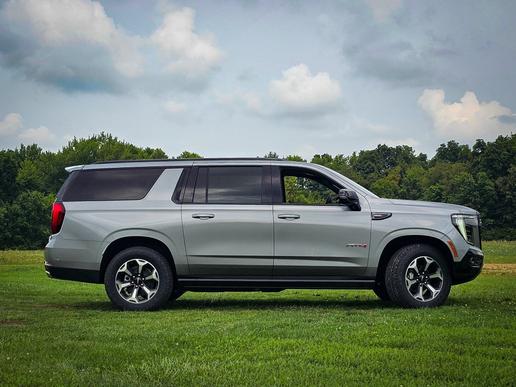 New 2026 GMC Yukon XL AT4 w/ AT4 Premium Plus Package AWD/4WD image 2