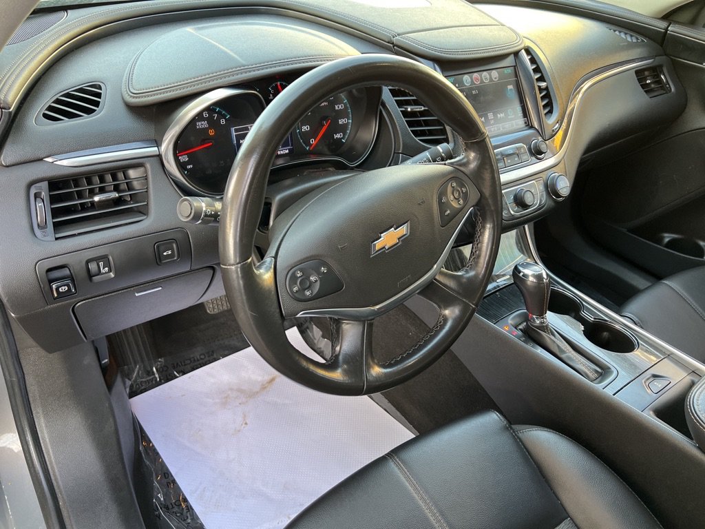 Used 2017 Chevrolet Impala LT FWD image 4