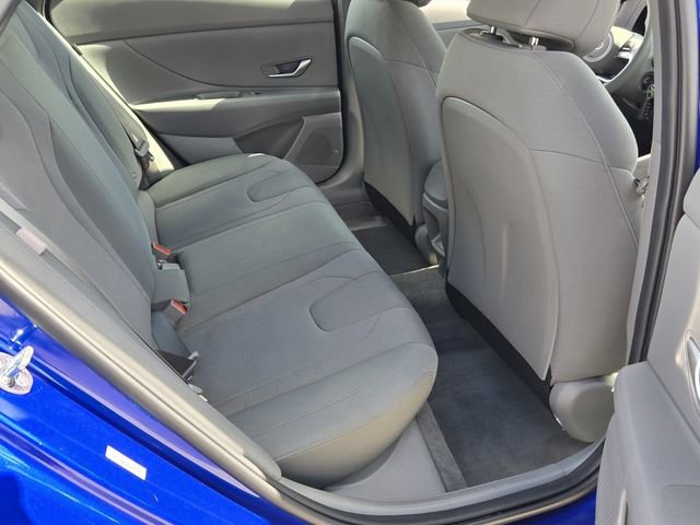 Used 2025 Hyundai Elantra SE w/ Cargo Package FWD image 14