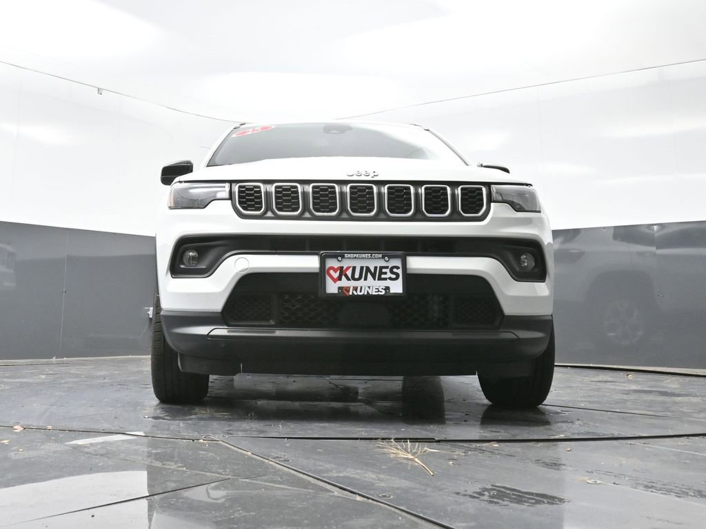 Used 2025 Jeep Compass Latitude AWD/4WD image 27