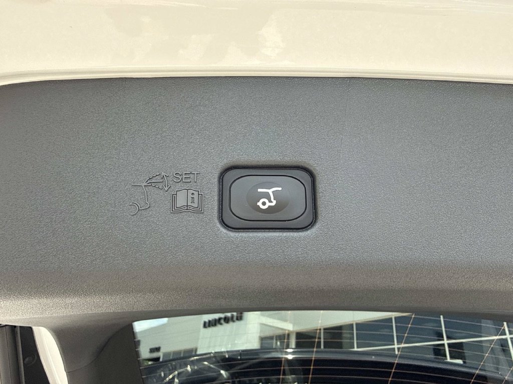New 2026 Lincoln Nautilus Reserve w/ Jet Appearance Package AWD/4WD image 12